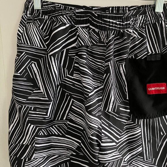 Quicksilver Mens Beach Volley Shorts Size Large 3 Pockets Retro Geometric Style. - Picture 8 of 13
